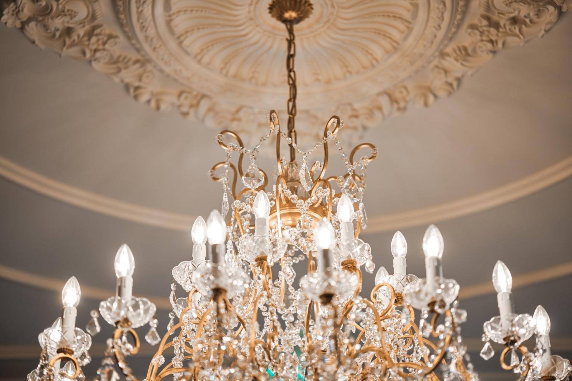 Ga Palace Hotel & Spa, A Xixth-Century Villa Porto Dış mekan fotoğraf A chandelier