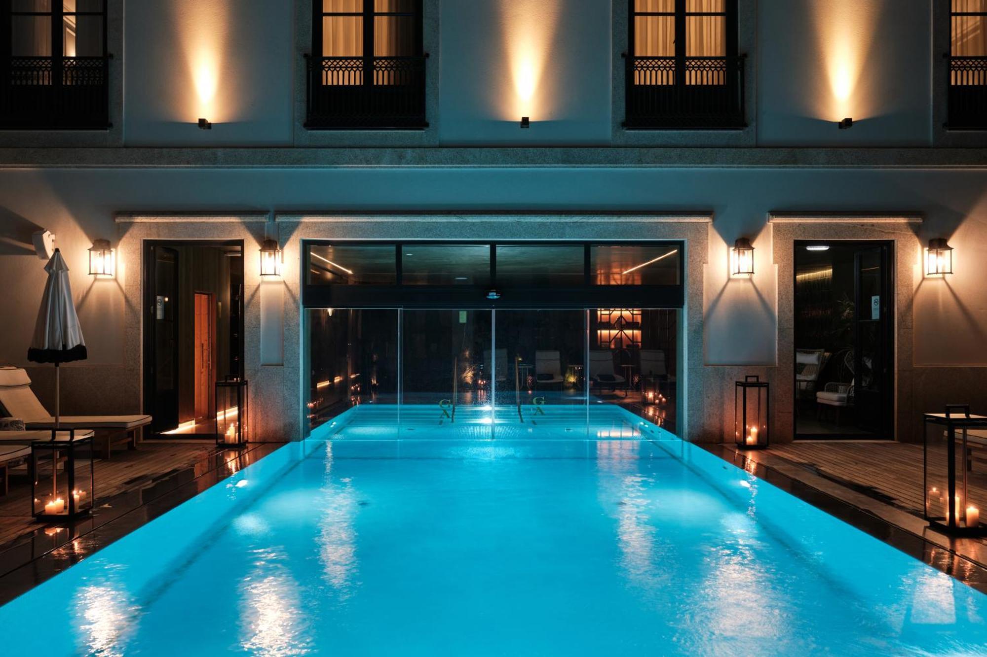 Ga Palace Hotel & Spa, A Xixth-Century Villa Porto Dış mekan fotoğraf The pool at the Hotel Indigo Athens