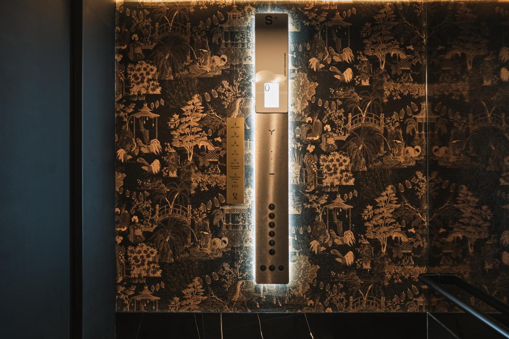 Ga Palace Hotel & Spa, A Xixth-Century Villa Porto Dış mekan fotoğraf A backlit onyx panel