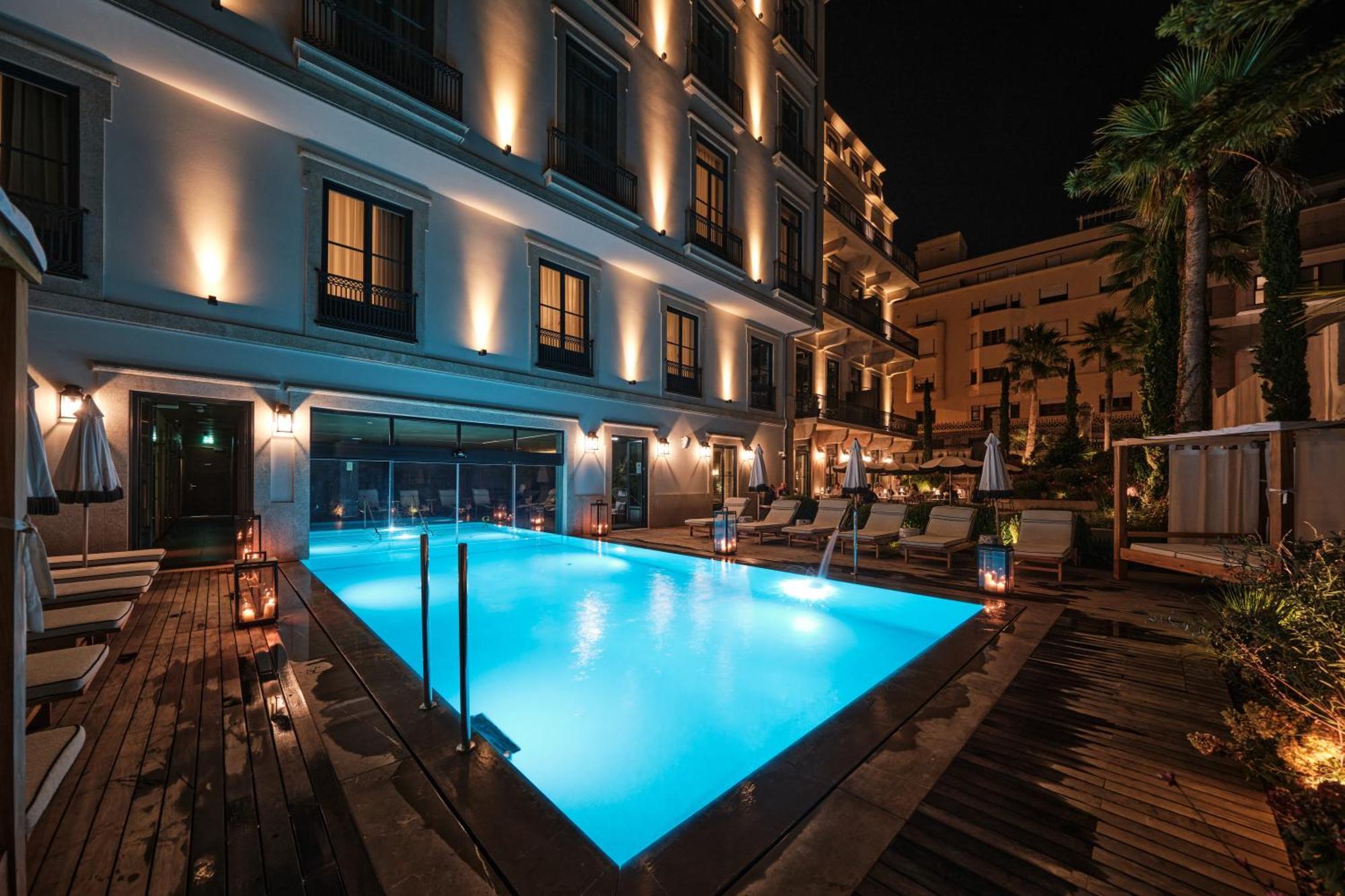 Ga Palace Hotel & Spa, A Xixth-Century Villa Porto Dış mekan fotoğraf The hotel's pool