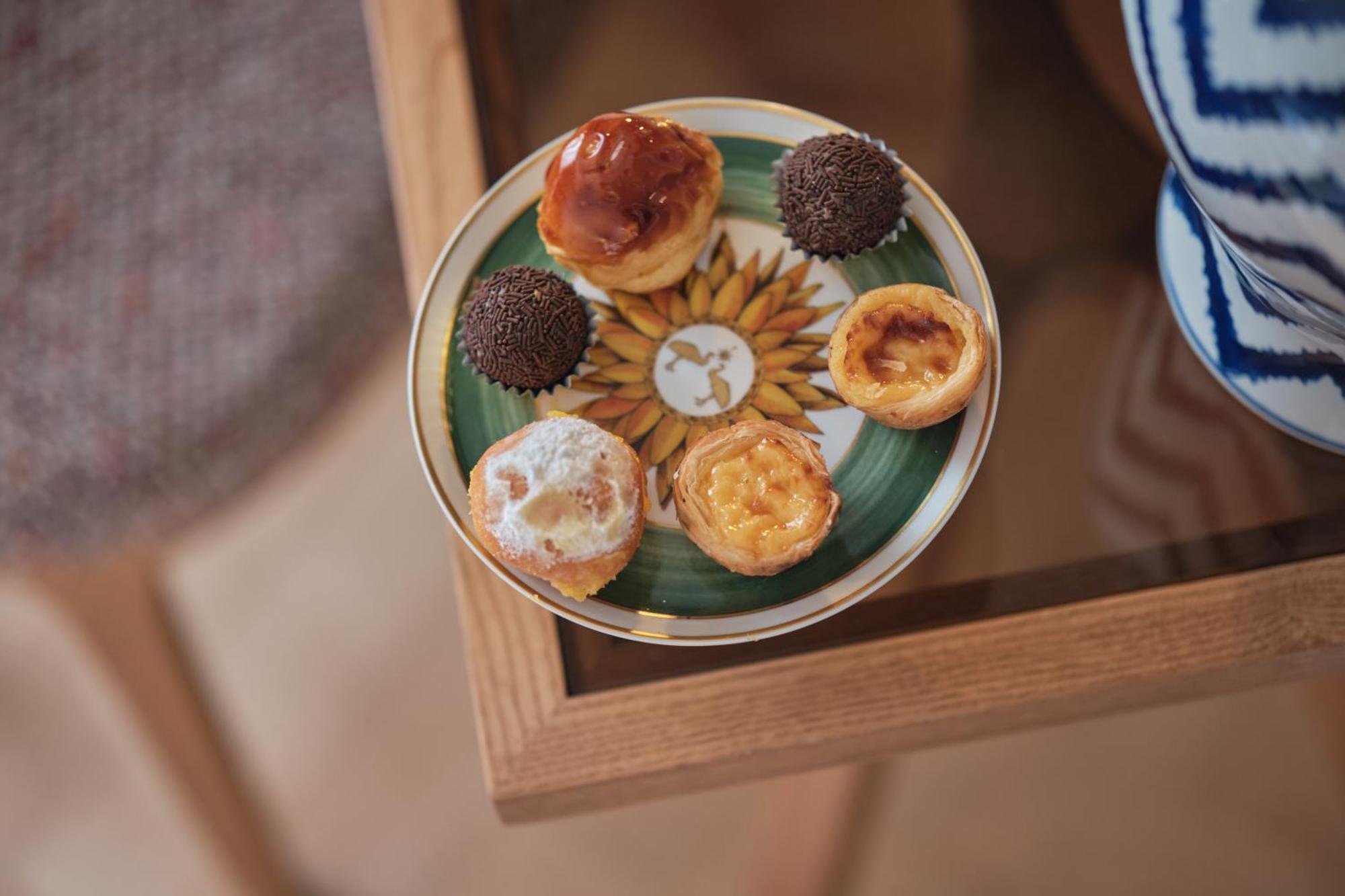 Ga Palace Hotel & Spa, A Xixth-Century Villa Porto Dış mekan fotoğraf A selection of Portuguese pastries