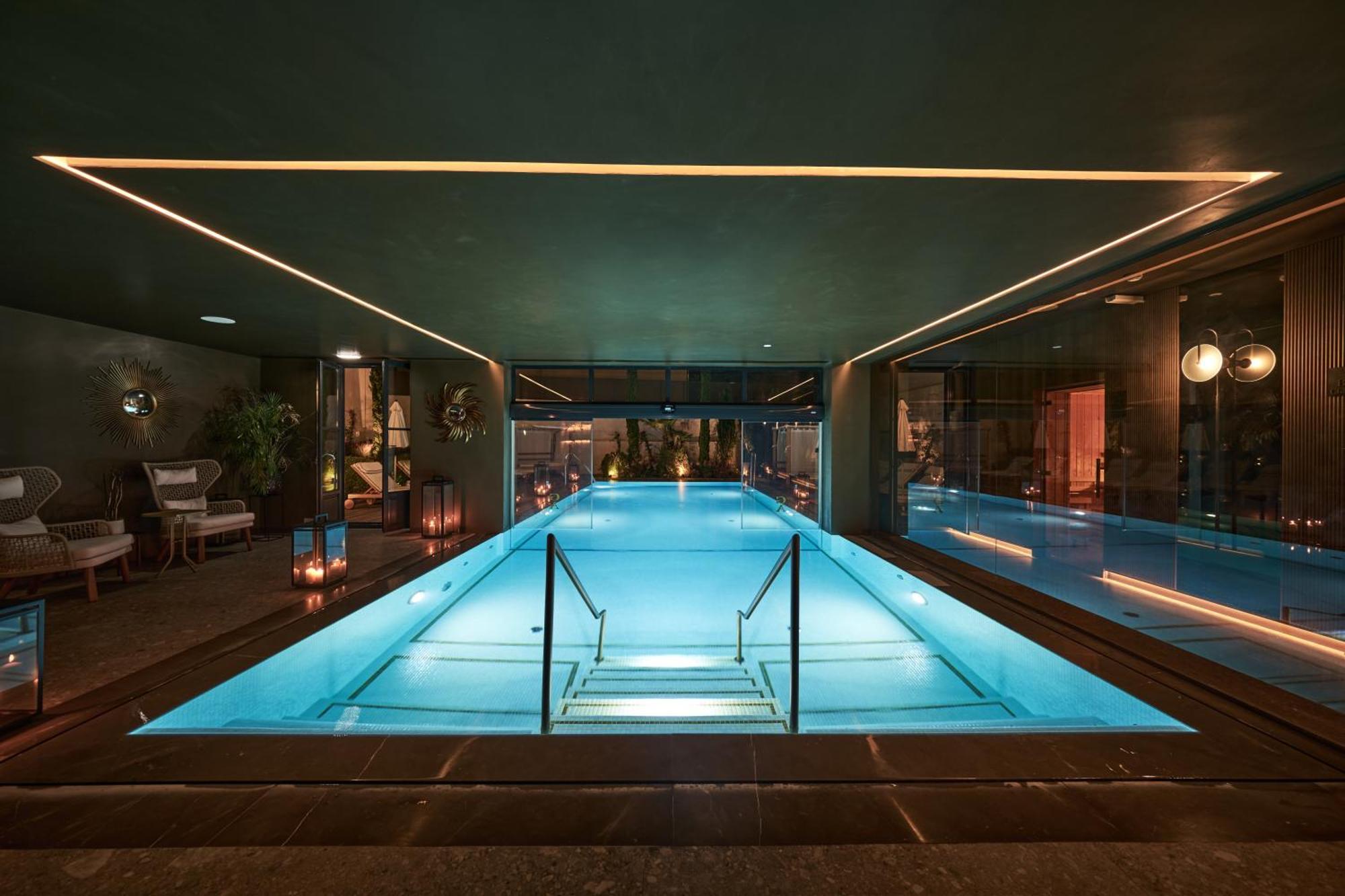 Ga Palace Hotel & Spa, A Xixth-Century Villa Porto Dış mekan fotoğraf The pool at the Mandarin Oriental, Munich