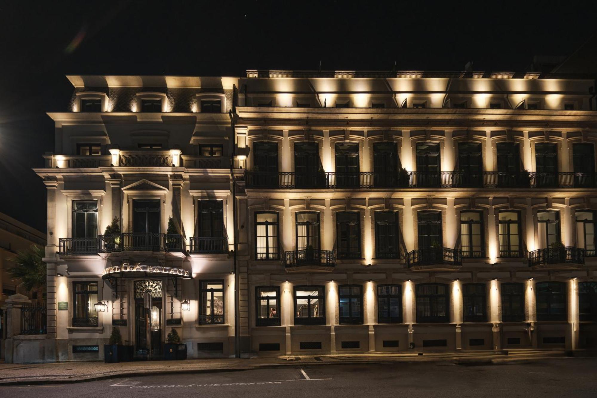 Ga Palace Hotel & Spa, A Xixth-Century Villa Porto Dış mekan fotoğraf The hotel at night