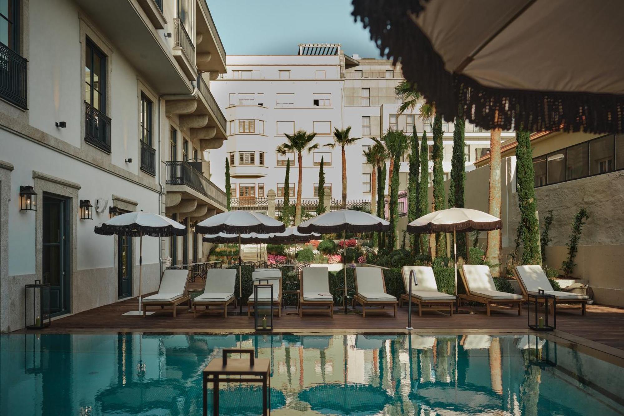 Ga Palace Hotel & Spa, A Xixth-Century Villa Porto Dış mekan fotoğraf The hotel's pool